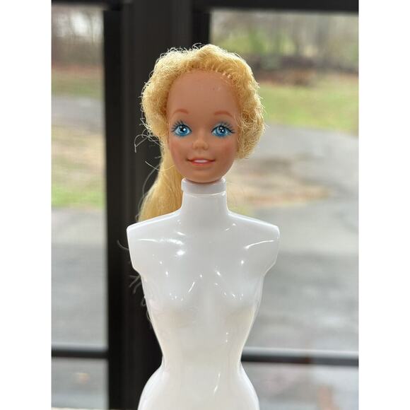 Vintage 1982 Happy Birthday Barbie Doll #1922 Head - Picture 1 of 6